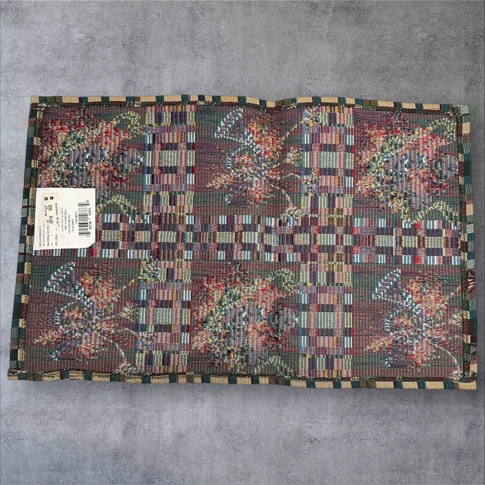 Set of 4 Dillards Holiday Music Placemats Cream Red Green Christmas Plaid